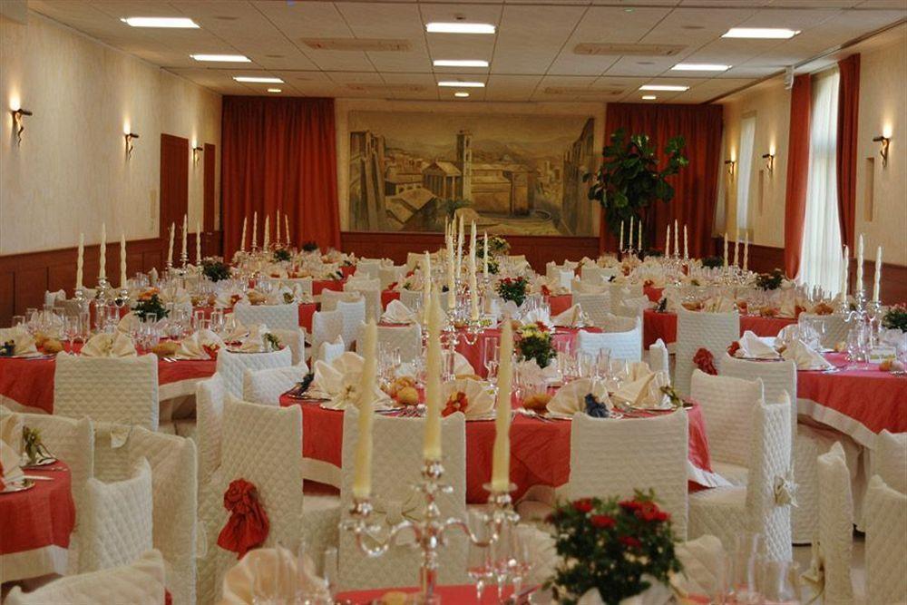 Hotel I Duchi Camerino Bagian luar foto