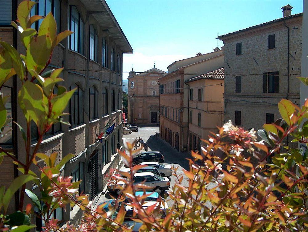 Hotel I Duchi Camerino Bagian luar foto